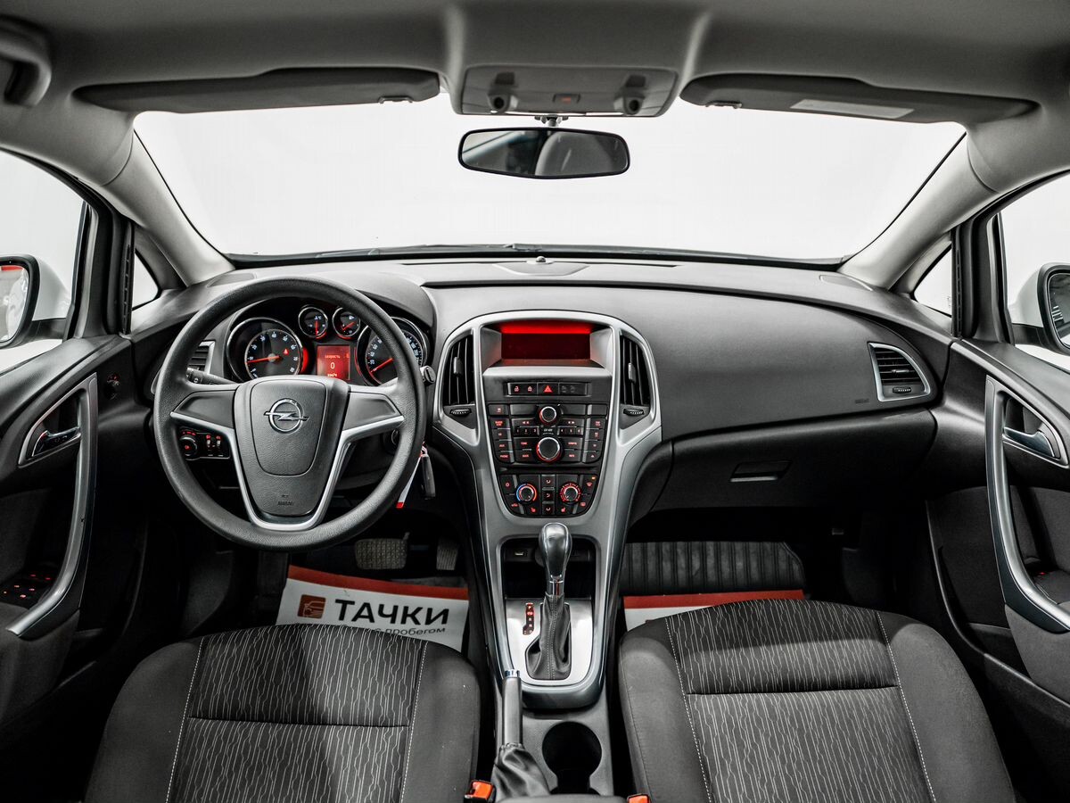 Opel Astra 2013 - фото автомобиля