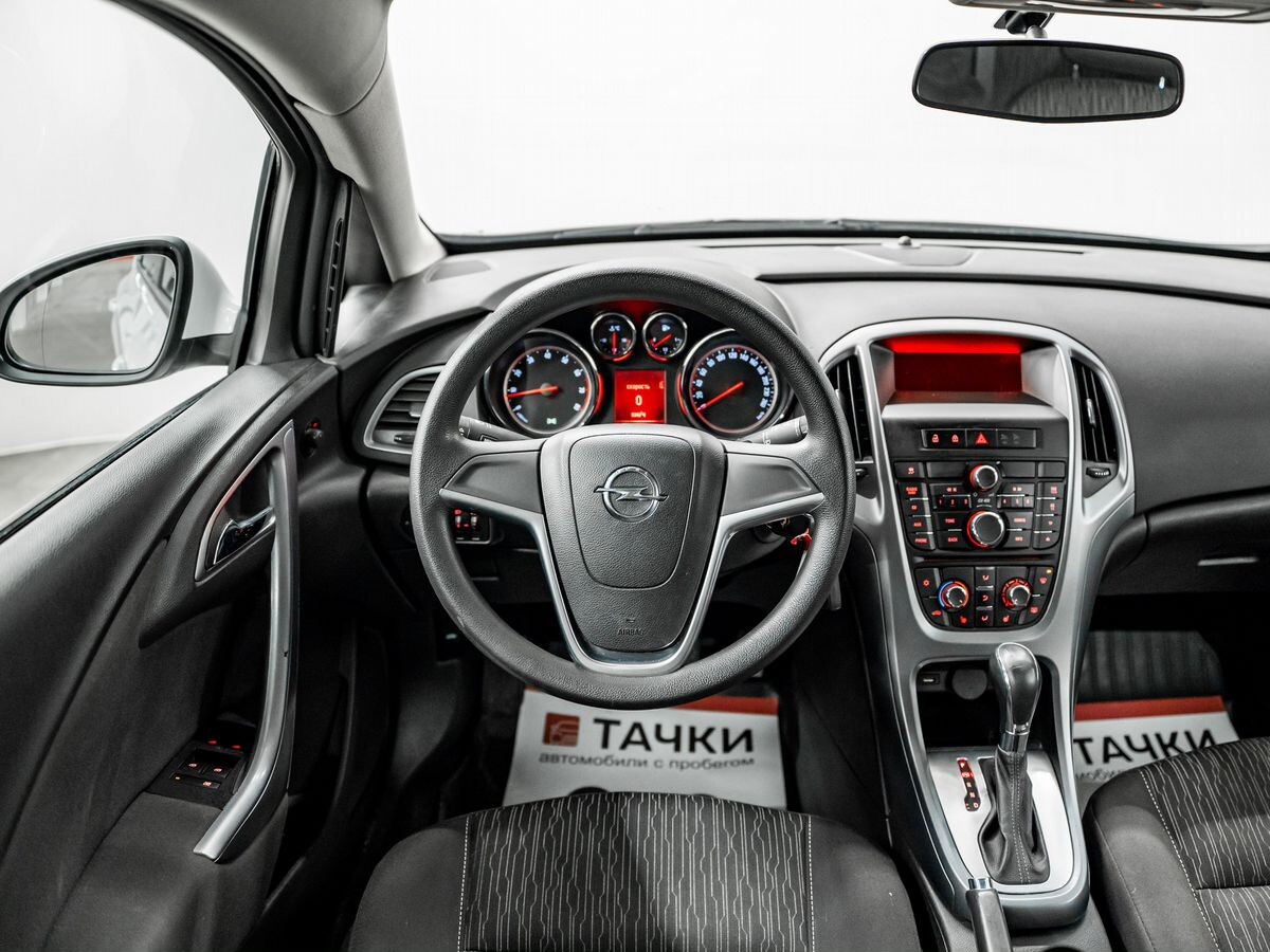 Opel Astra 2013 - фото автомобиля