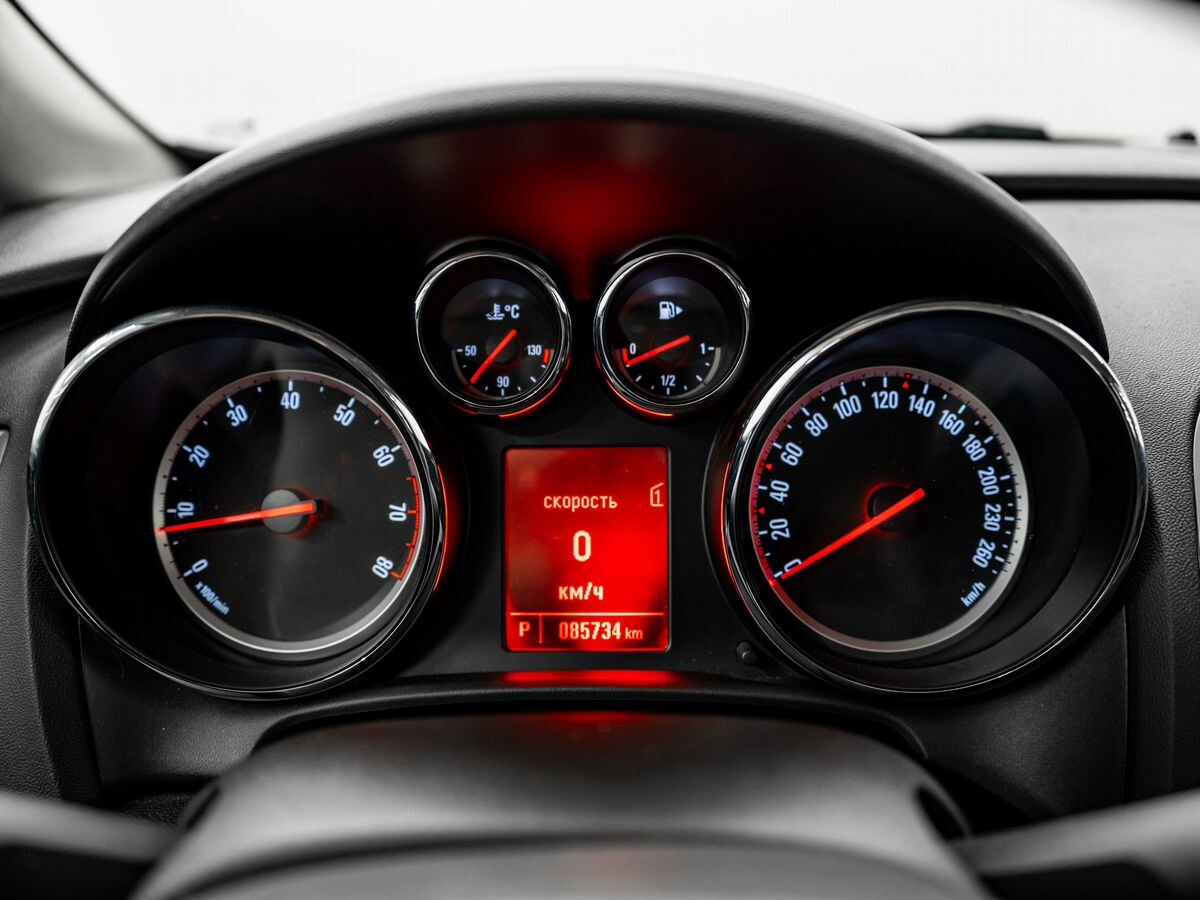 Opel Astra 2013 - фото автомобиля