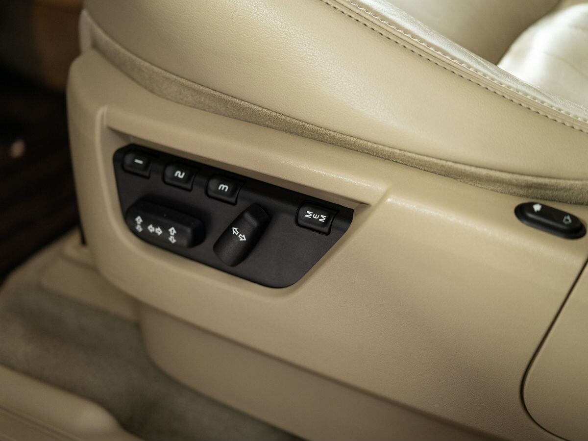 Land Rover Freelander 2012 - фото автомобиля