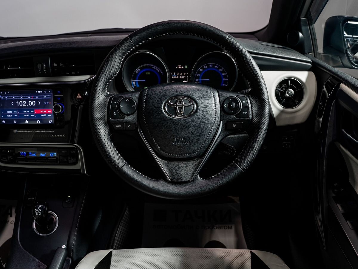 Toyota Auris 2016 - фото автомобиля