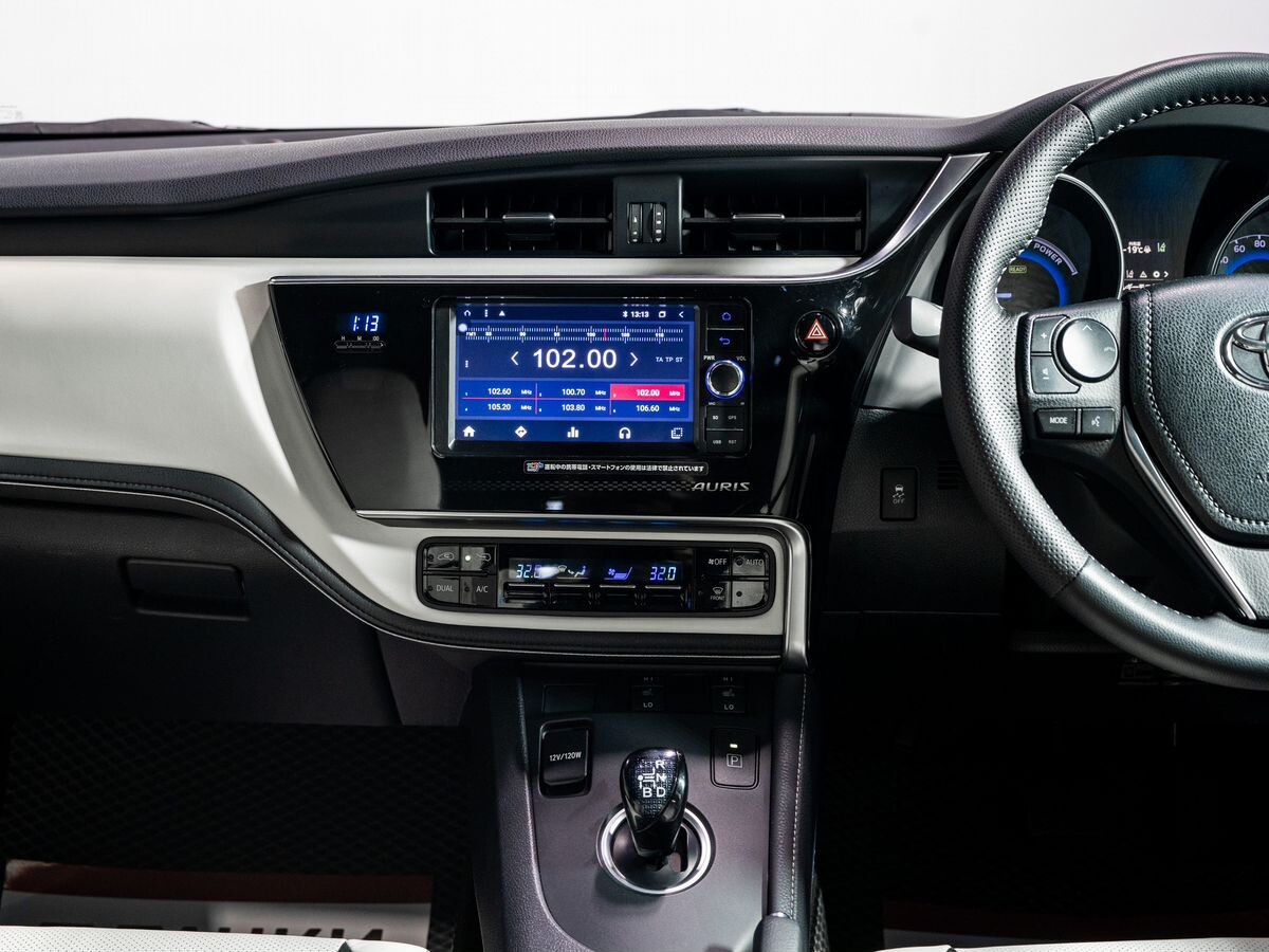 Toyota Auris 2016 - фото автомобиля