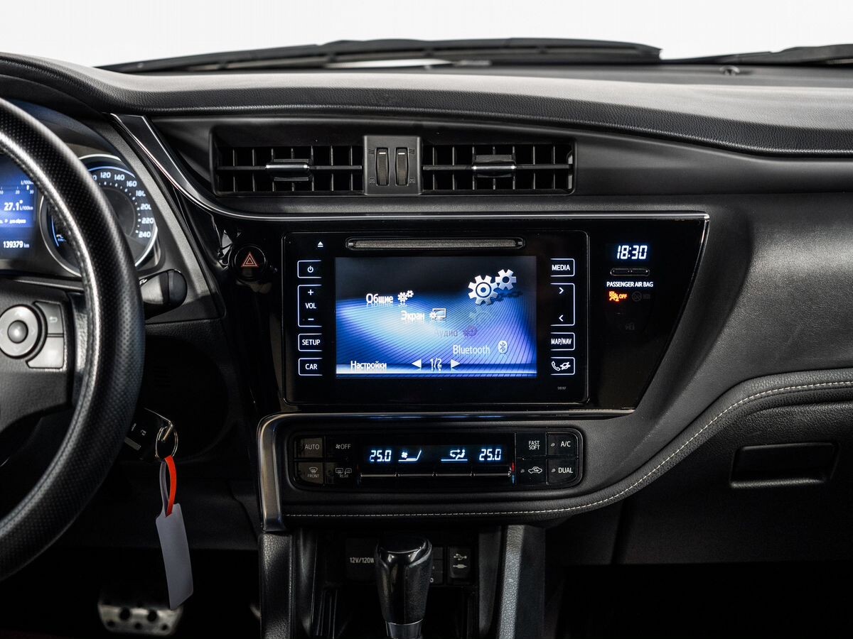 Toyota Corolla 2017 - фото автомобиля