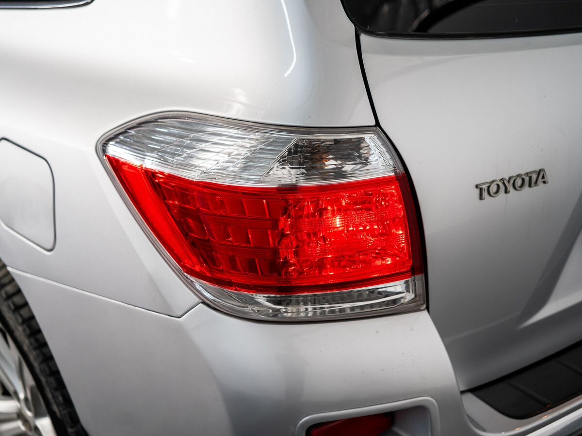 Toyota Highlander 2011 - фото автомобиля