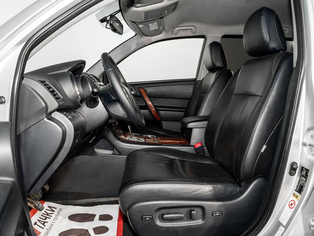 Toyota Highlander 2011 - фото автомобиля