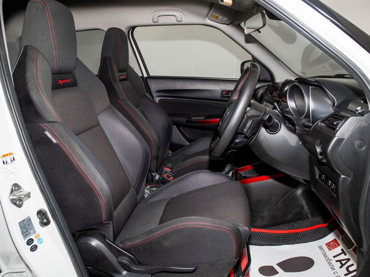 Suzuki Swift 2018 - фото автомобиля