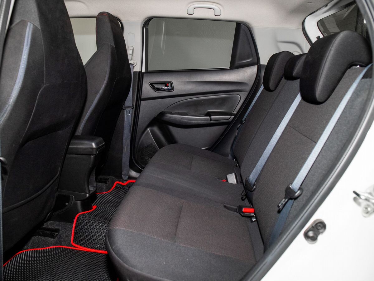 Suzuki Swift 2018 - фото автомобиля