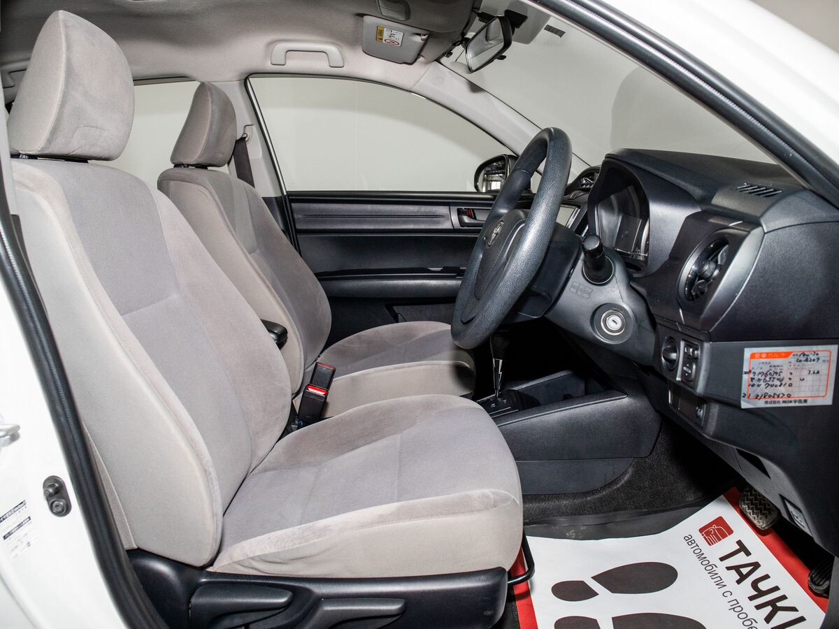 Toyota Corolla 2017 - фото автомобиля