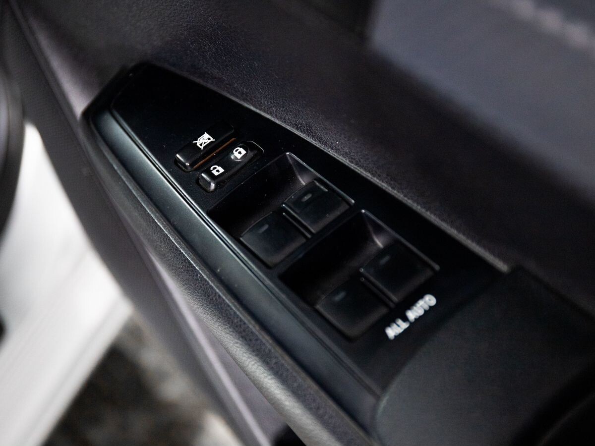 Toyota Corolla 2013 - фото автомобиля