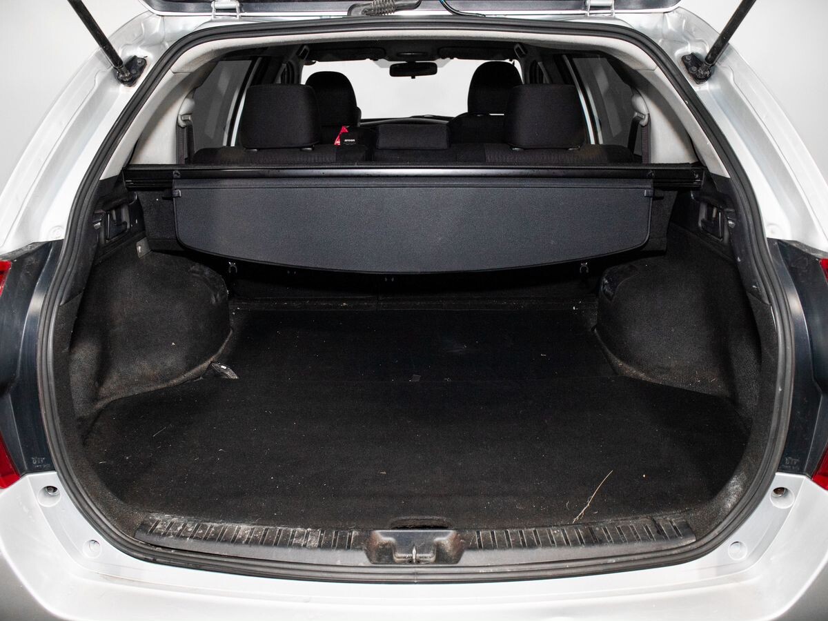 Toyota Corolla 2013 - фото автомобиля