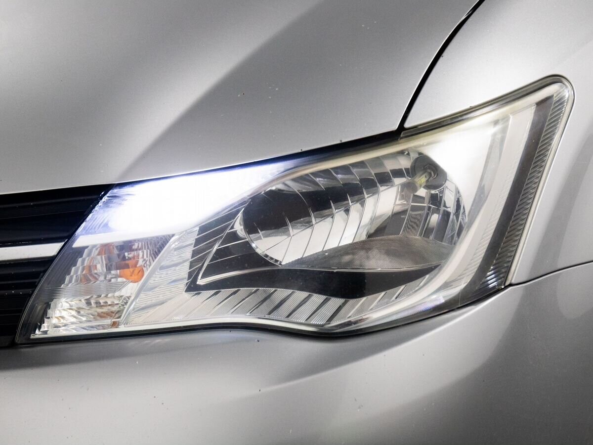 Toyota Corolla 2013 - фото автомобиля