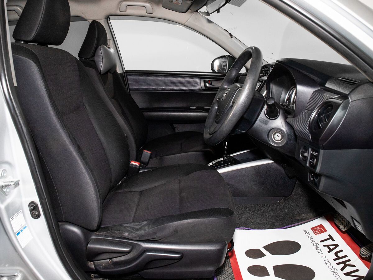 Toyota Corolla 2013 - фото автомобиля