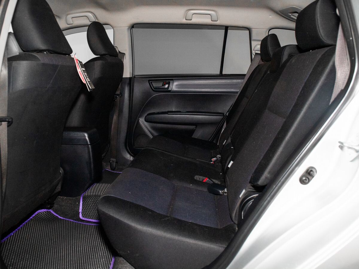 Toyota Corolla 2013 - фото автомобиля