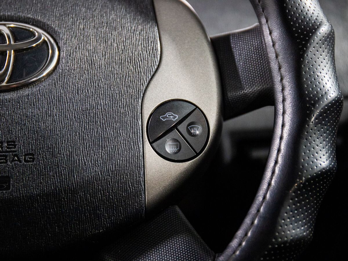 Toyota Prius 2011 - фото автомобиля