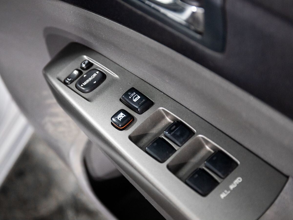 Toyota Prius 2011 - фото автомобиля