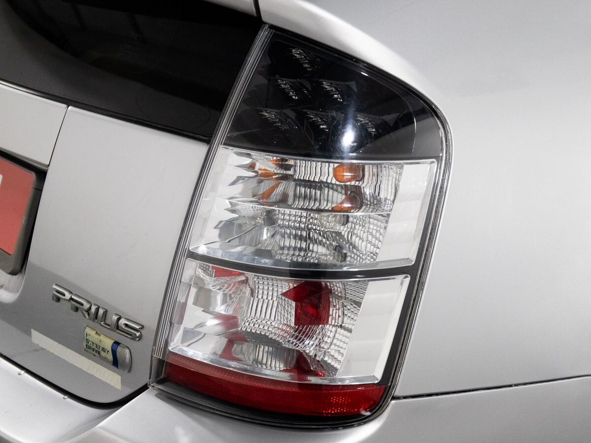 Toyota Prius 2011 - фото автомобиля