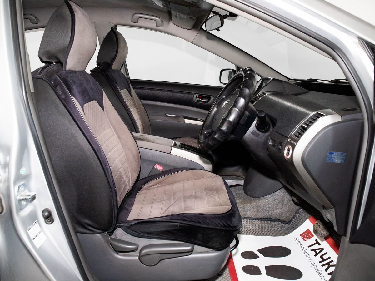 Toyota Prius 2011 - фото автомобиля