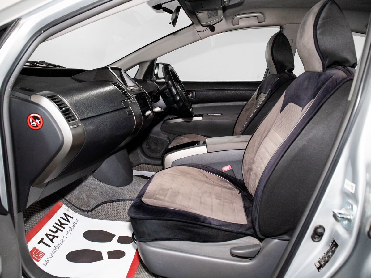 Toyota Prius 2011 - фото автомобиля