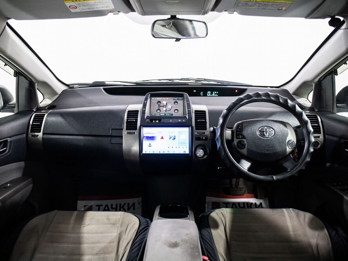 Toyota Prius 2011 - фото автомобиля