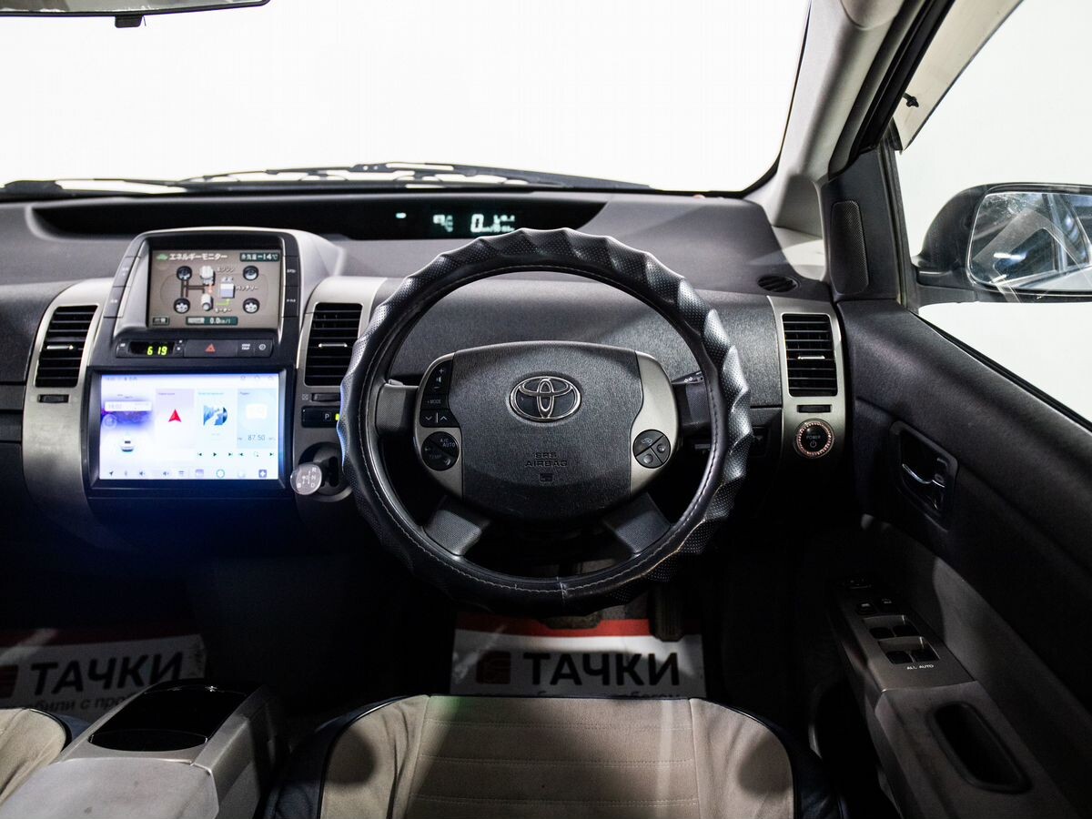 Toyota Prius 2011 - фото автомобиля