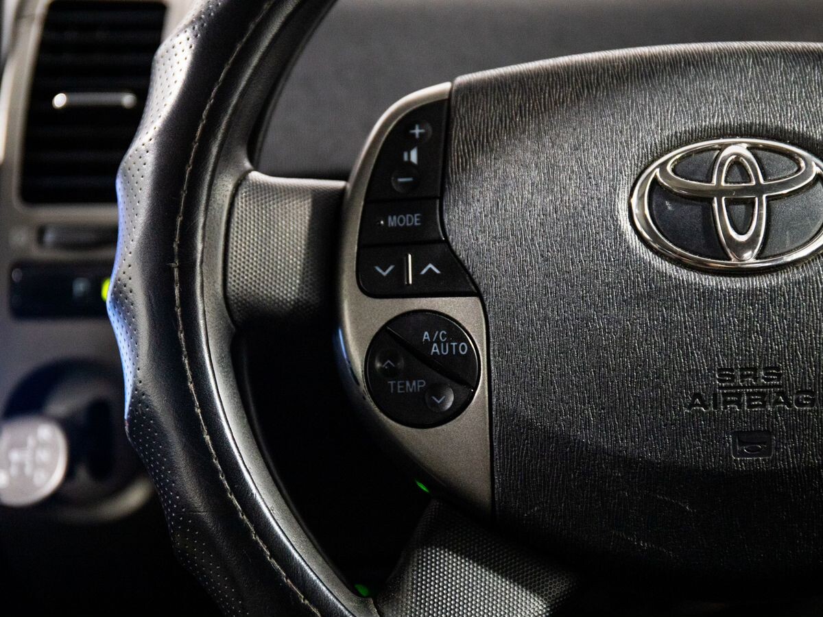 Toyota Prius 2011 - фото автомобиля