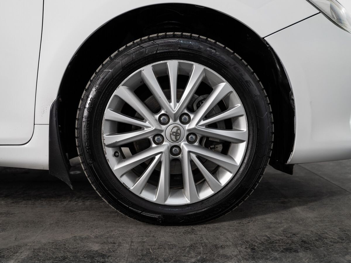 Toyota Camry 2014 - фото автомобиля