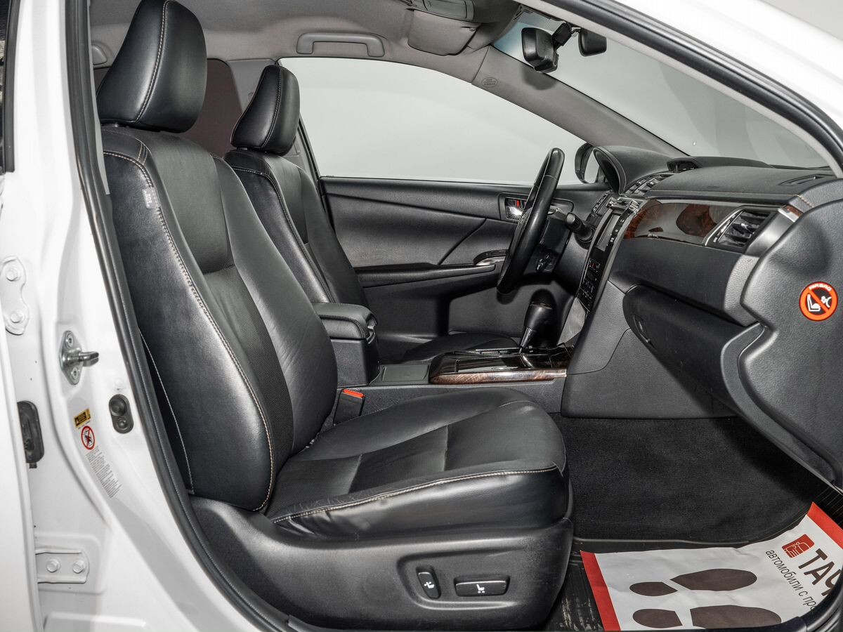 Toyota Camry 2014 - фото автомобиля