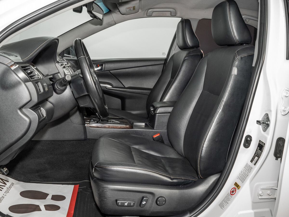 Toyota Camry 2014 - фото автомобиля