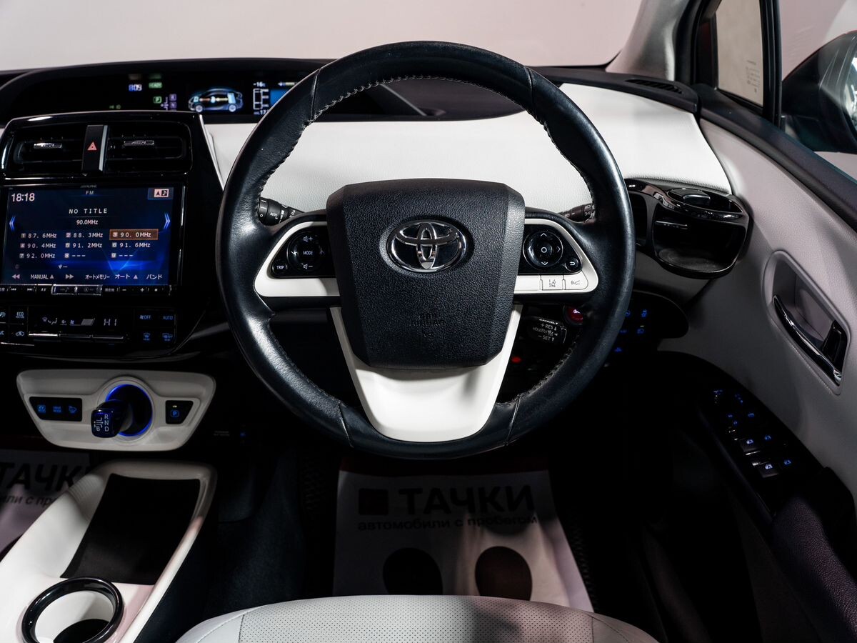 Toyota Prius 2018 - фото автомобиля