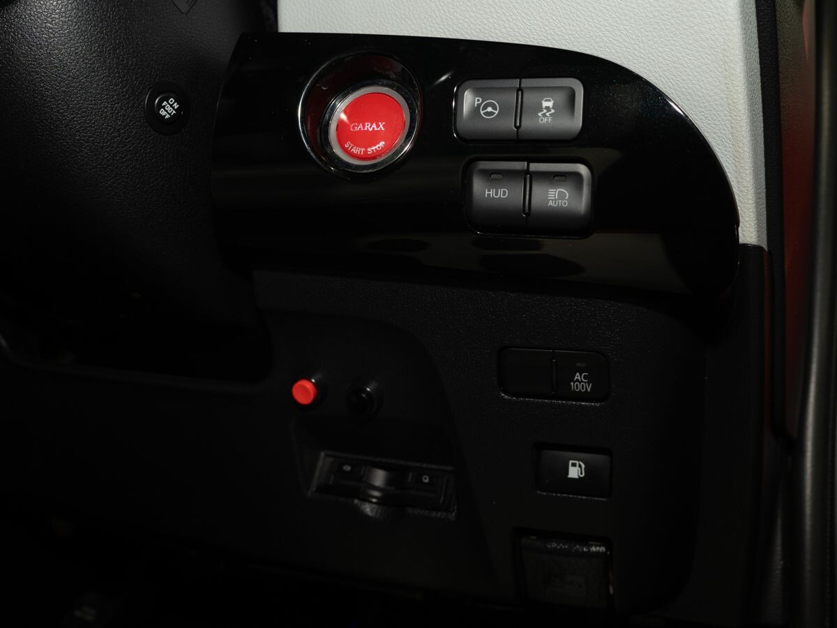 Toyota Prius 2018 - фото автомобиля