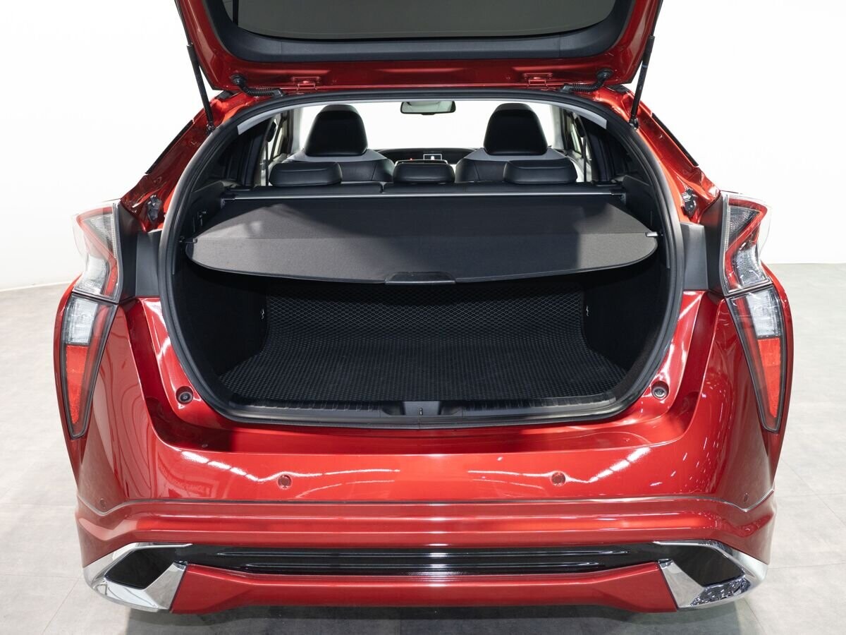 Toyota Prius 2018 - фото автомобиля