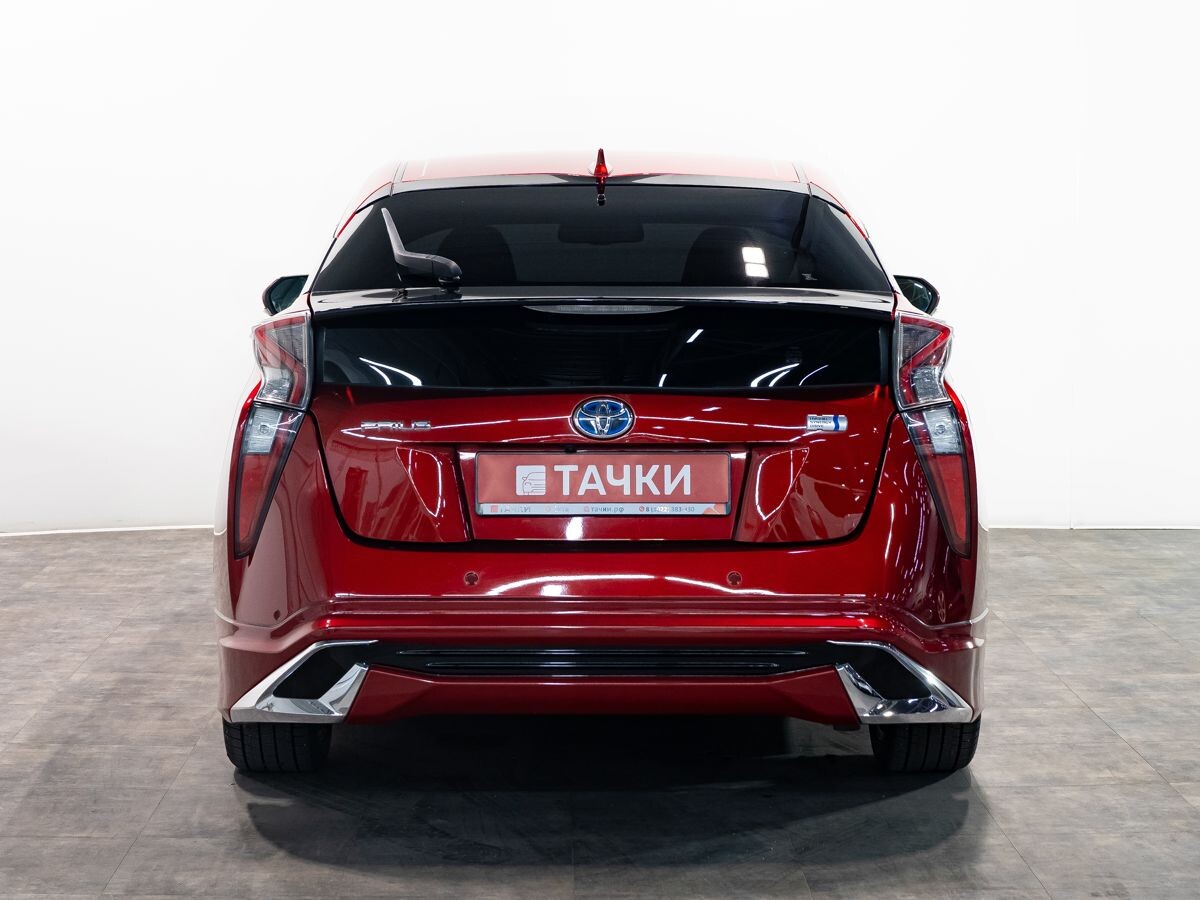 Toyota Prius 2018 - фото автомобиля