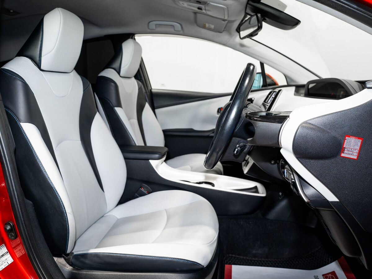 Toyota Prius 2018 - фото автомобиля