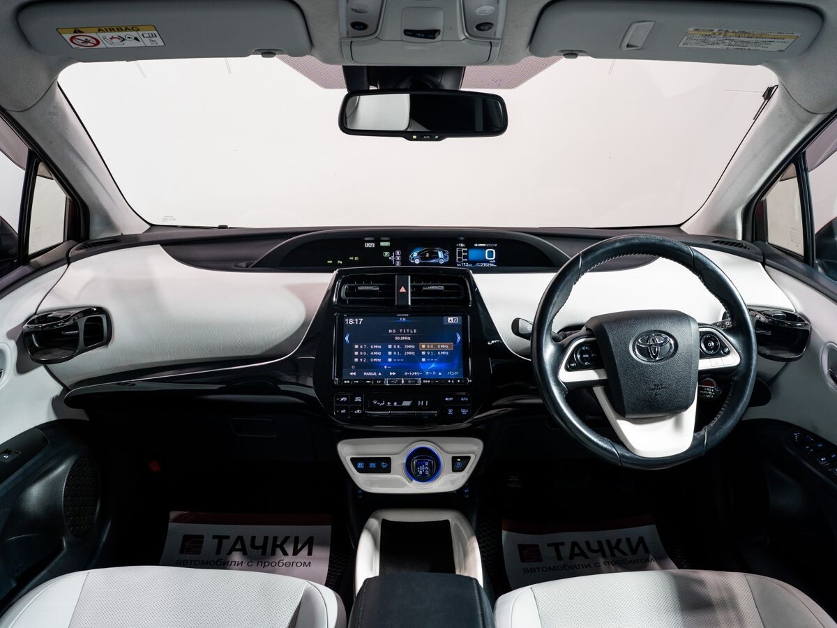 Toyota Prius 2018 - фото автомобиля