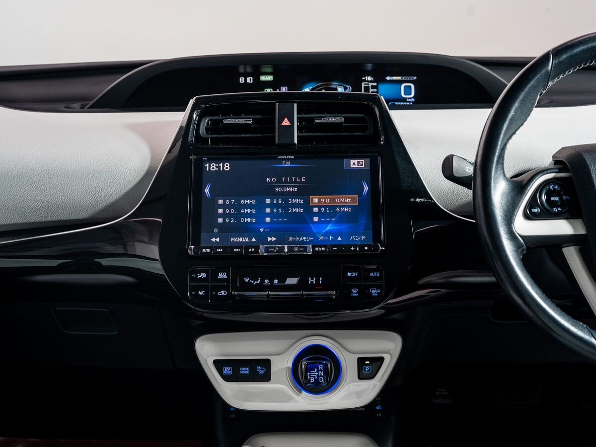 Toyota Prius 2018 - фото автомобиля