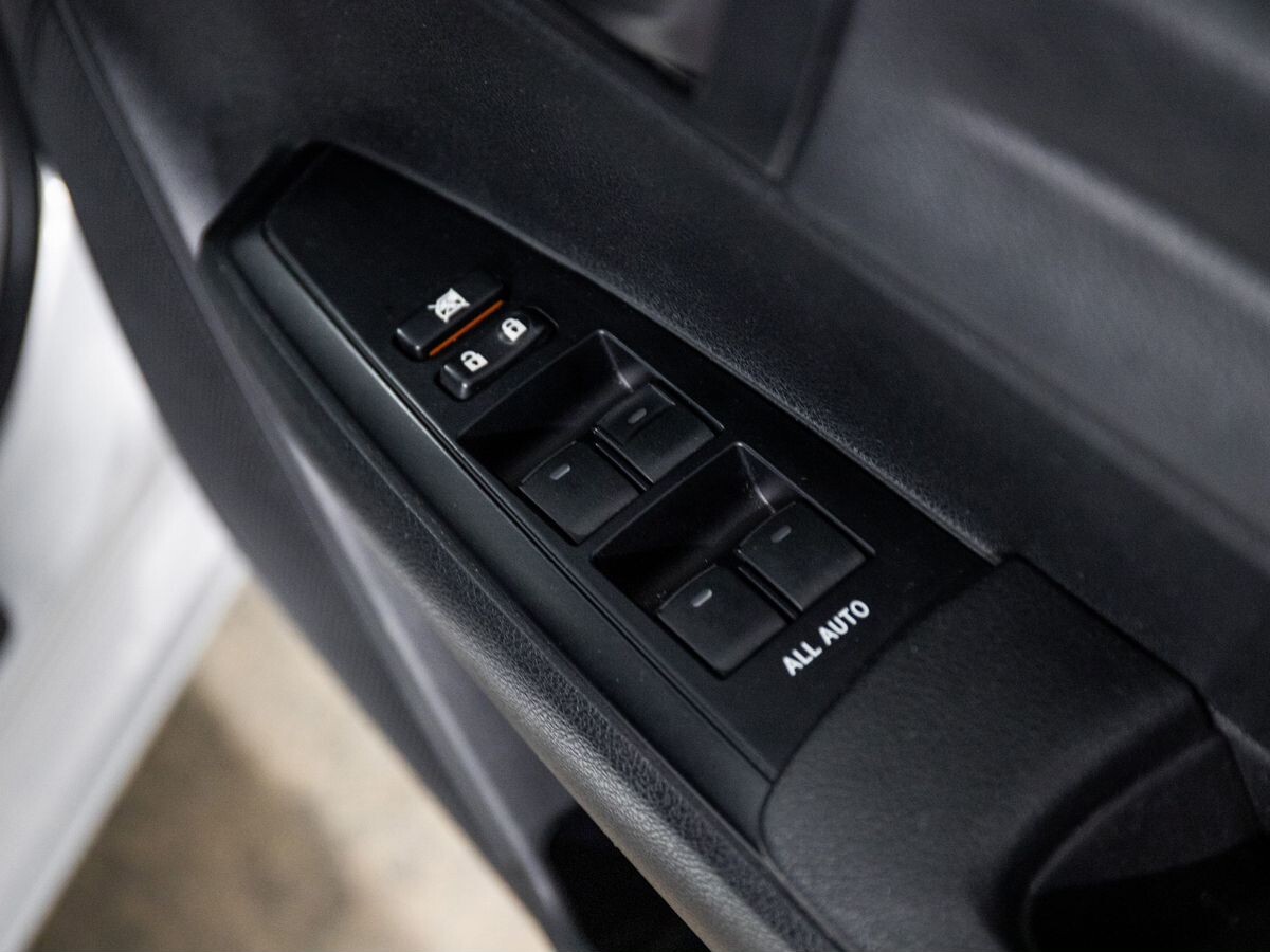 Toyota Corolla 2015 - фото автомобиля