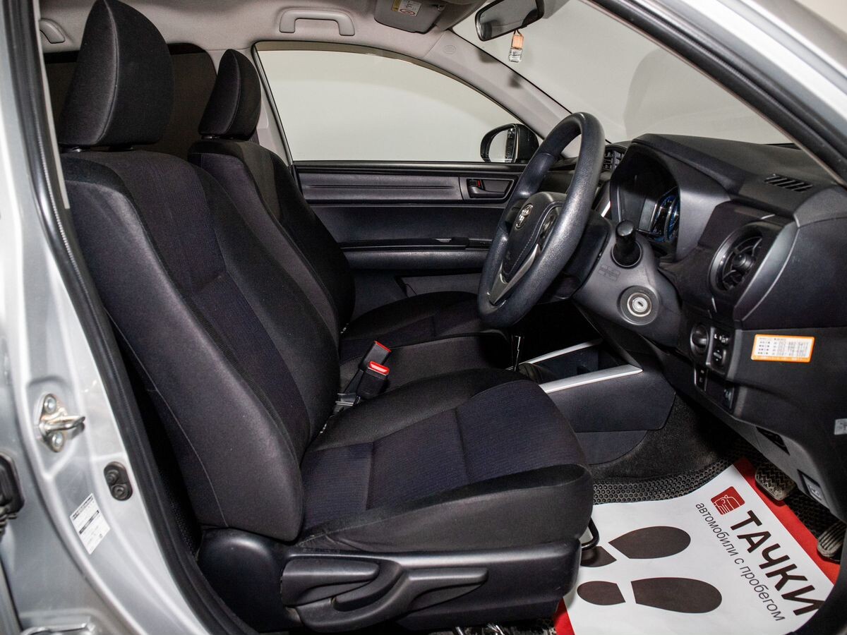 Toyota Corolla 2015 - фото автомобиля