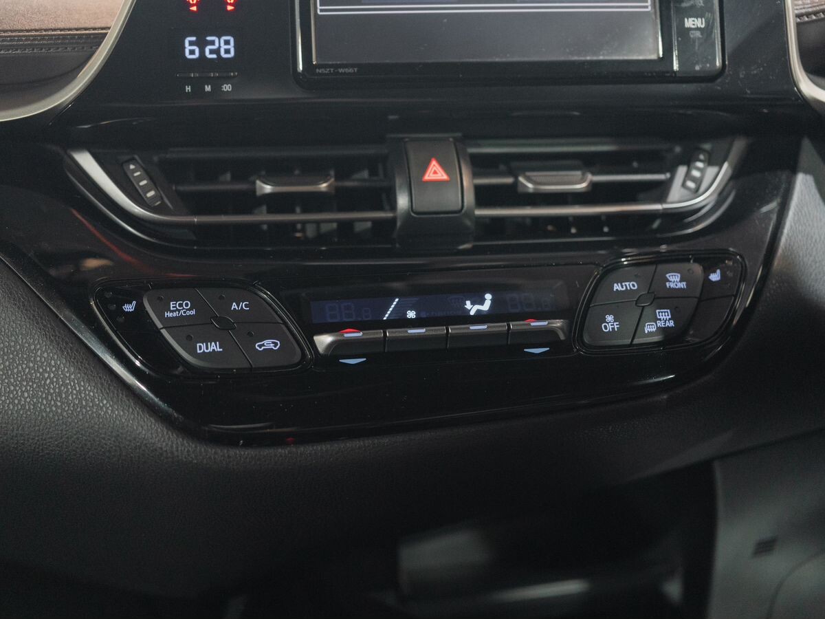 Toyota C-HR 2017 - фото автомобиля