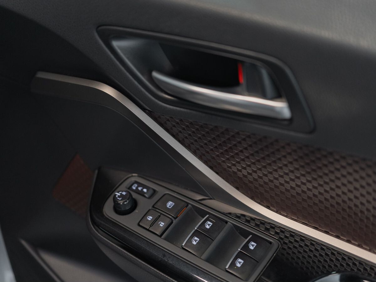 Toyota C-HR 2017 - фото автомобиля