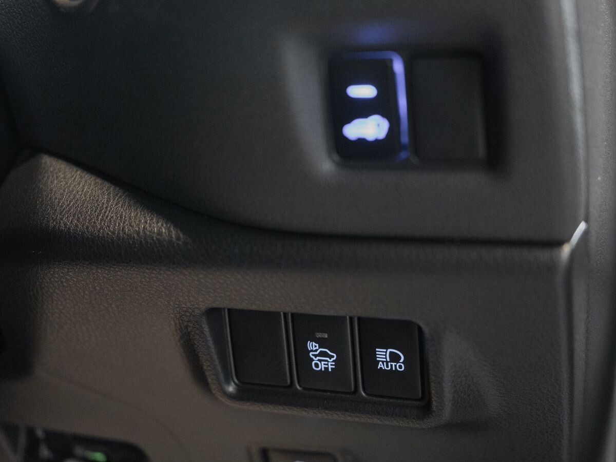 Toyota C-HR 2017 - фото автомобиля