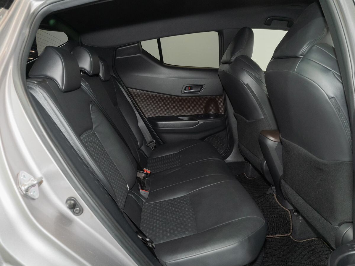 Toyota C-HR 2017 - фото автомобиля