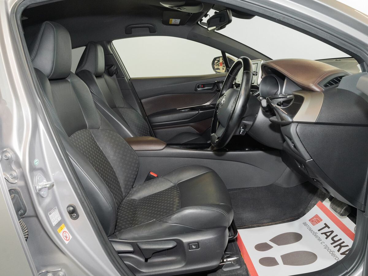 Toyota C-HR 2017 - фото автомобиля