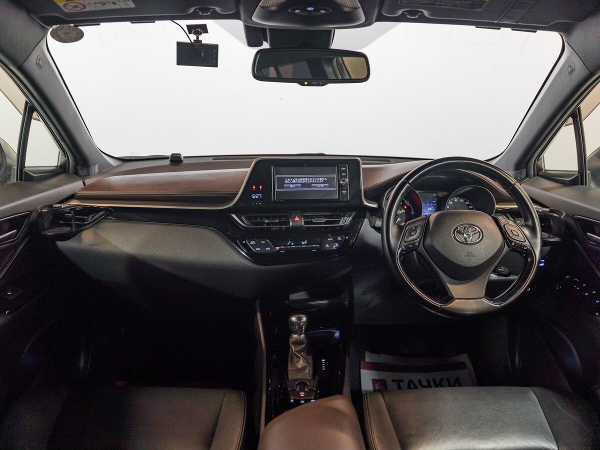 Toyota C-HR 2017 - фото автомобиля