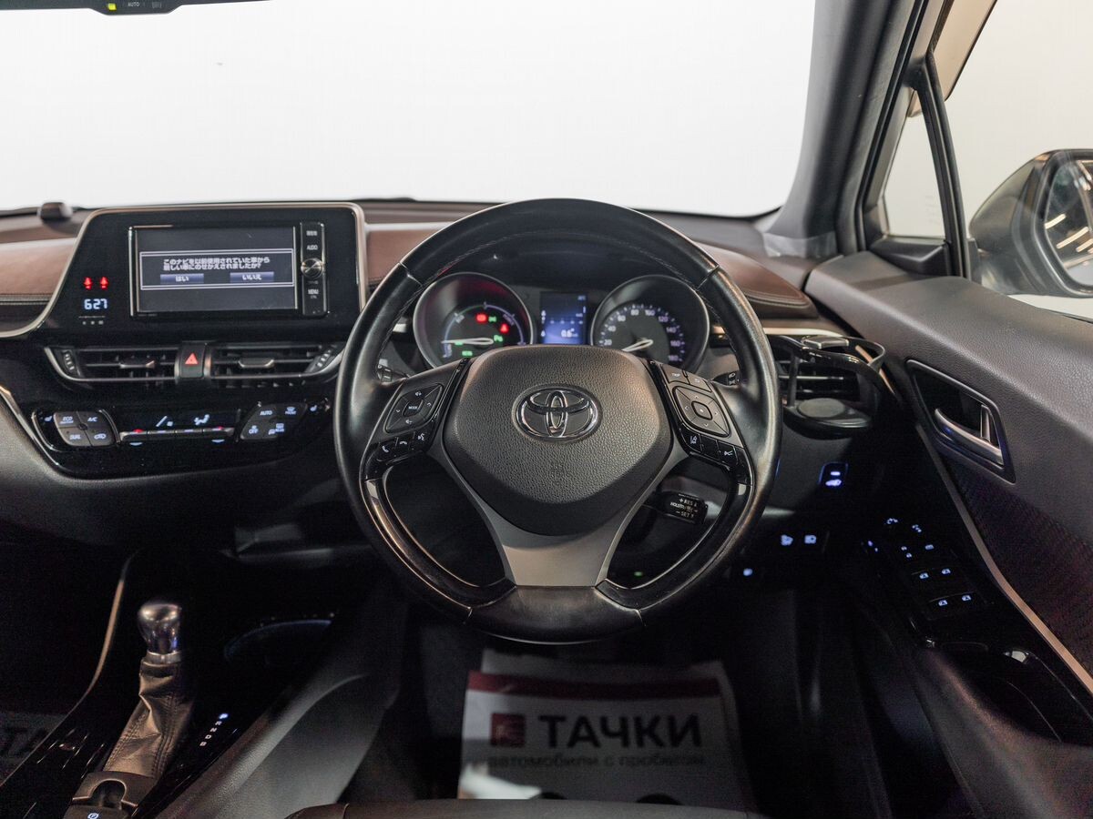 Toyota C-HR 2017 - фото автомобиля