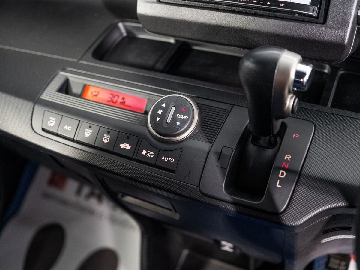 Honda Freed 2011 - фото автомобиля