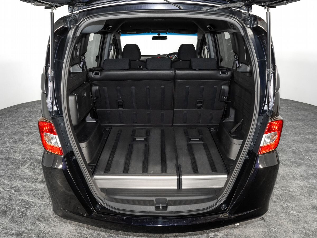 Honda Freed 2011 - фото автомобиля