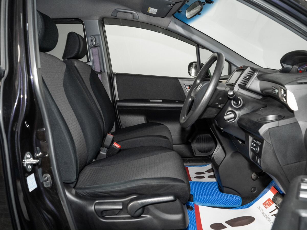 Honda Freed 2011 - фото автомобиля