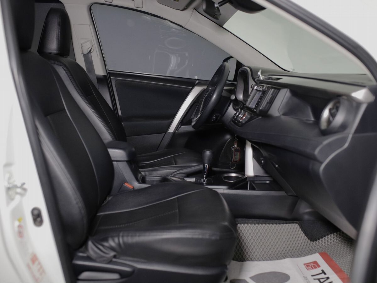 Toyota RAV4 2017 - фото автомобиля