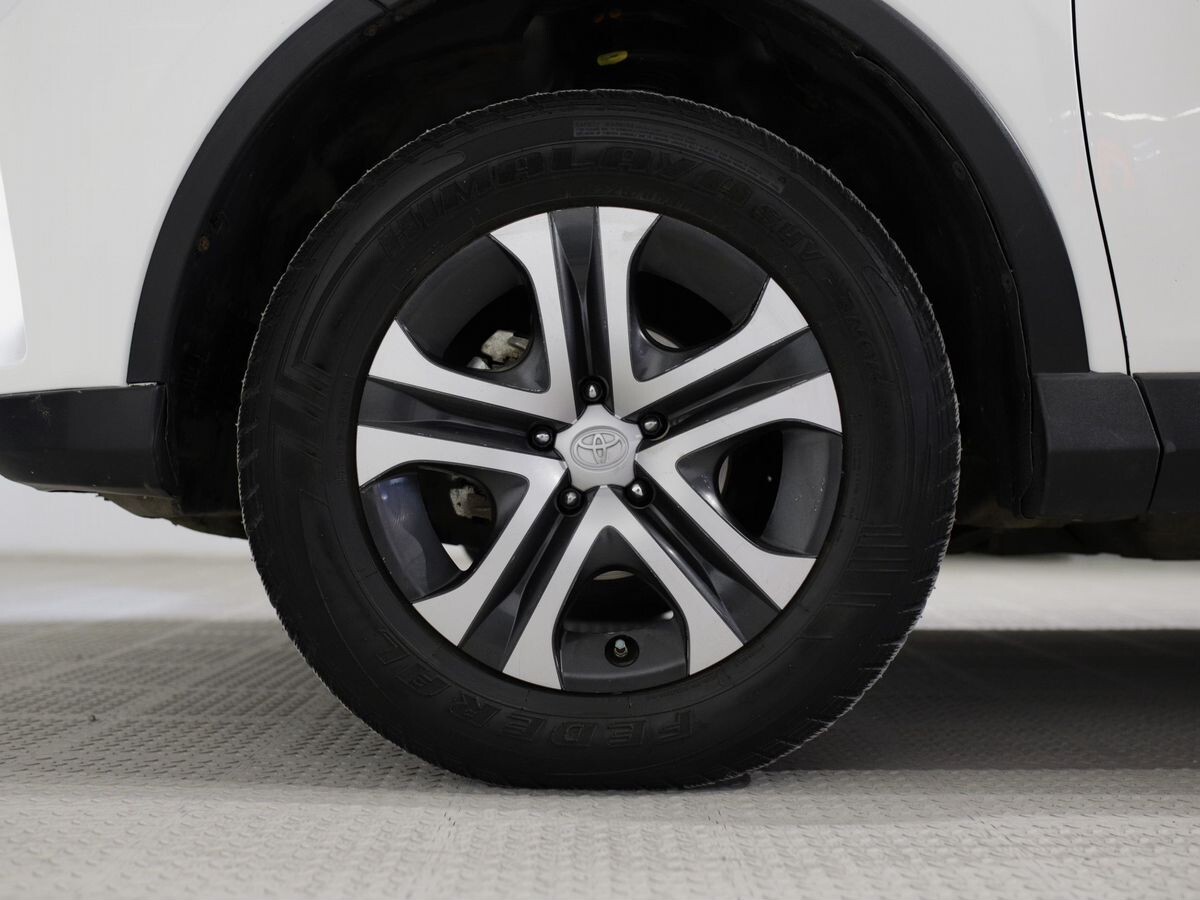 Toyota RAV4 2017 - фото автомобиля