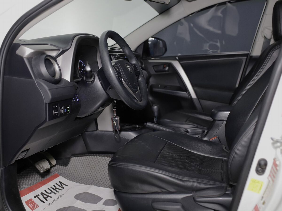 Toyota RAV4 2017 - фото автомобиля